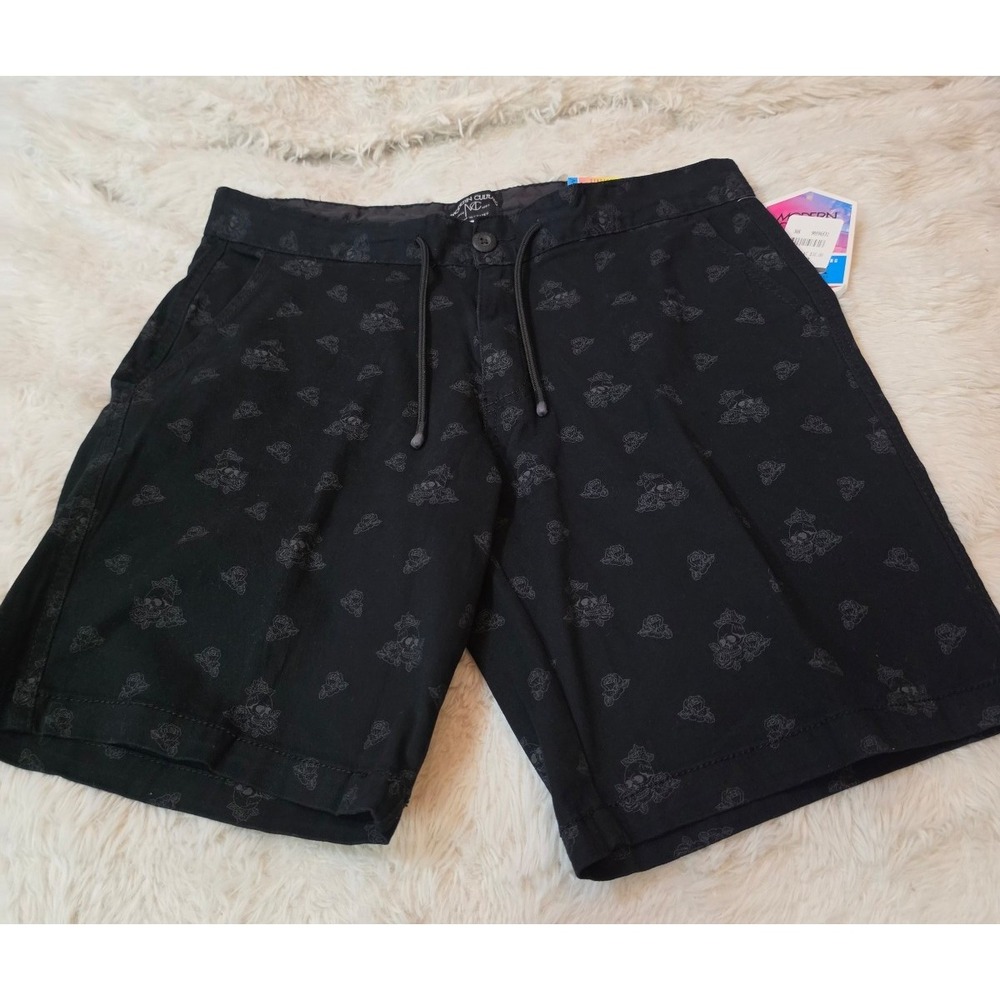 Modern Culture Men's Flat Front Chino Shorts Size 32 - Black Skulls & Roses NWT - Picture 1 of 5
